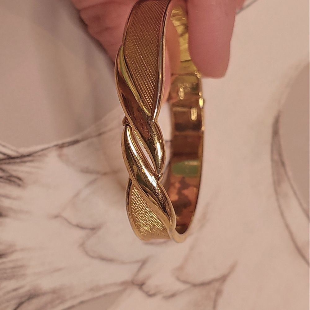 Vintage 80s Gold Bangle Bracelet - Picture 1 of 3